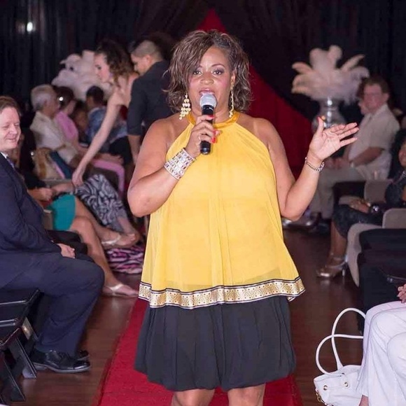 Meet your Posher, Li ' Shey - Picture 2 of 3